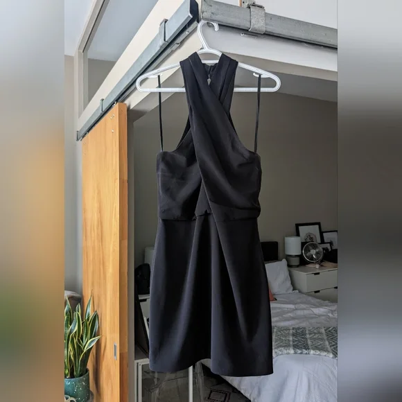 Halston Black Crepe Dress - Sz 6 - Picture 2 of 5